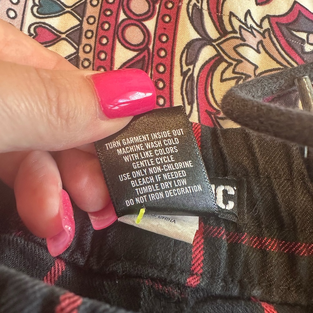 Hot Topic Black and Red Cargo Pants - Picture 4 of 7